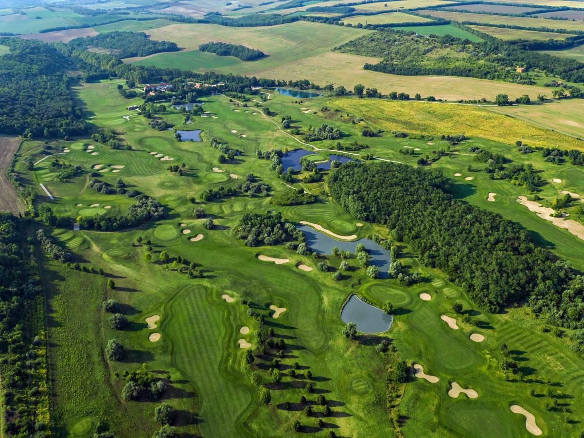 Pannonia Golf & Country Club Bed & Breakfast Alcsutdoboz Екстериор снимка