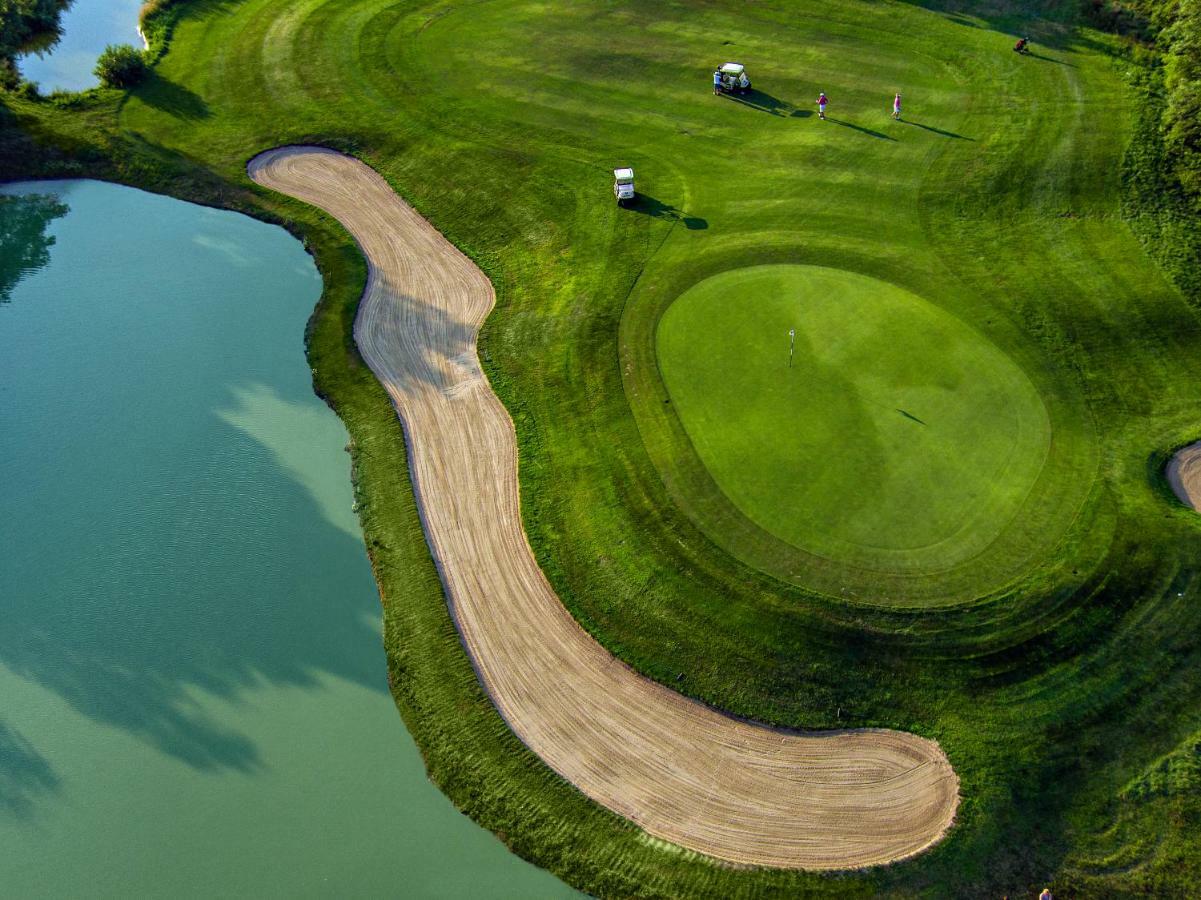 Pannonia Golf & Country Club Bed & Breakfast Alcsutdoboz Екстериор снимка